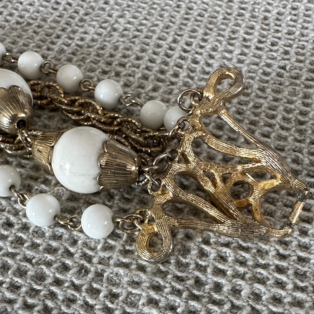 Coro Gold Tone and White Milk Glass Beaded Bracelet - Picture 4 of 7